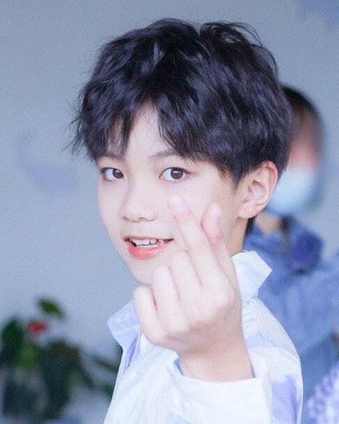 翌坤演员,演艺界的新星闪耀